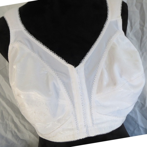 Playtex Other - Women's Playtex Front Clasp Bra White Lace Full Coverage Wireless 44C 0897